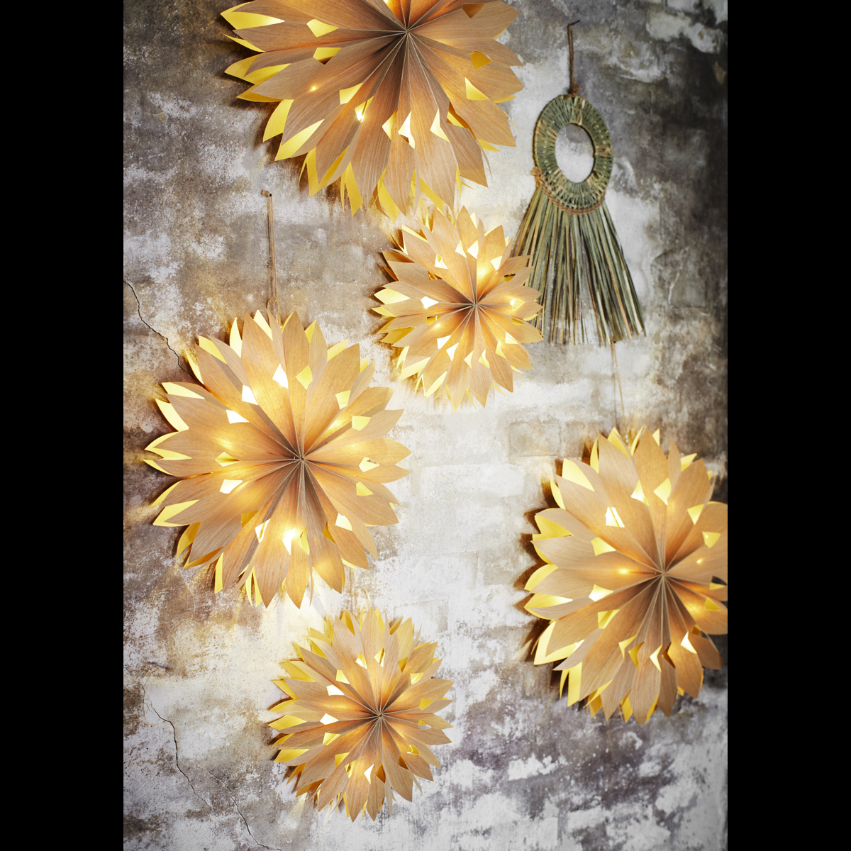 Veneer paper star w/ lights Veneer paper star w/ lights