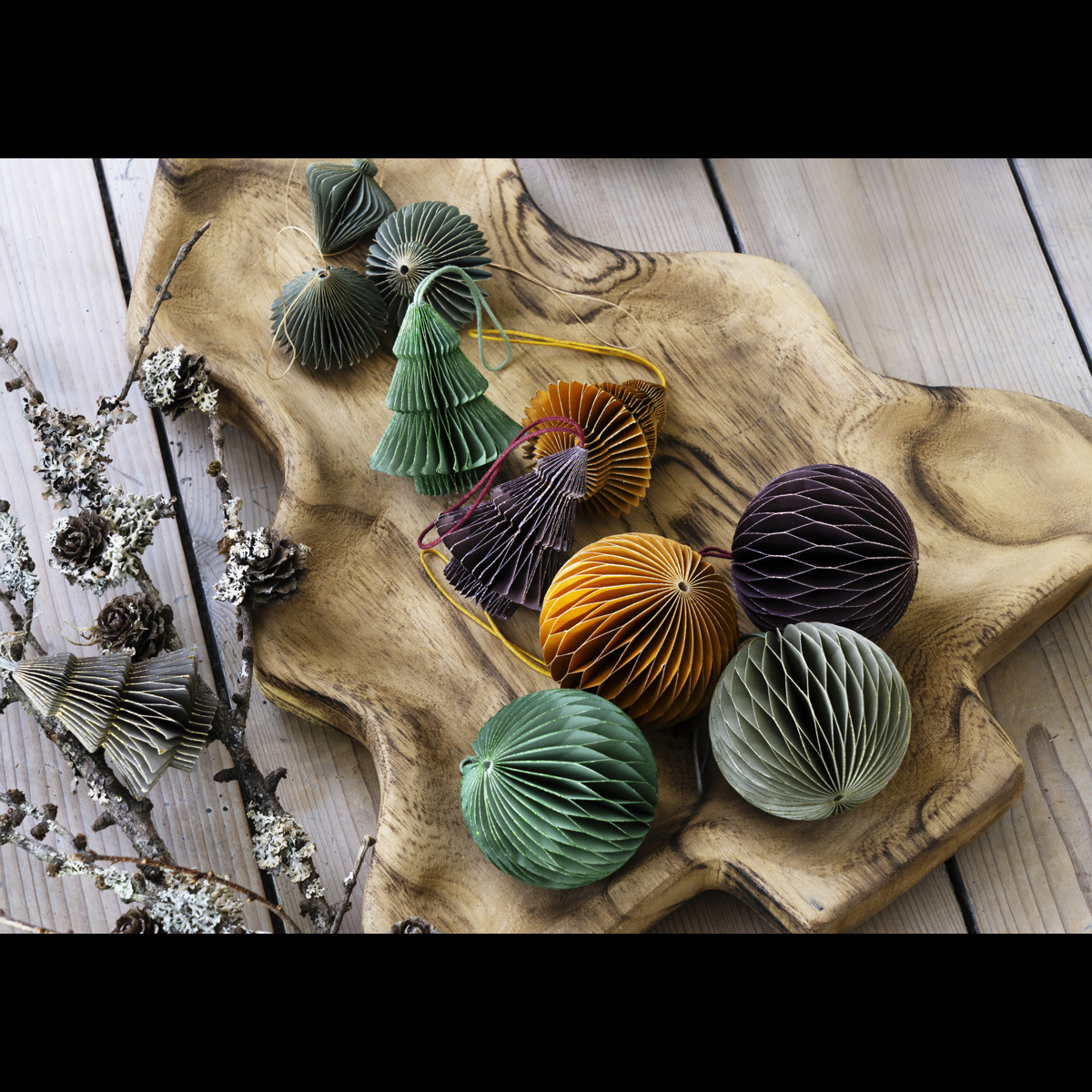 Wooden christmas tree tray Wooden christmas tree tray