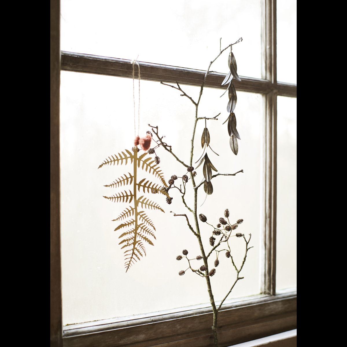 Hanging iron leaves