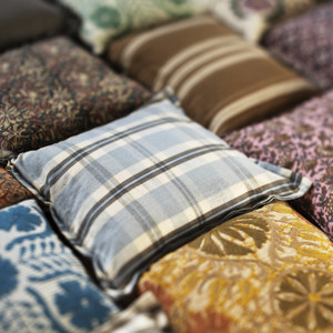 Checked cotton cushion cover