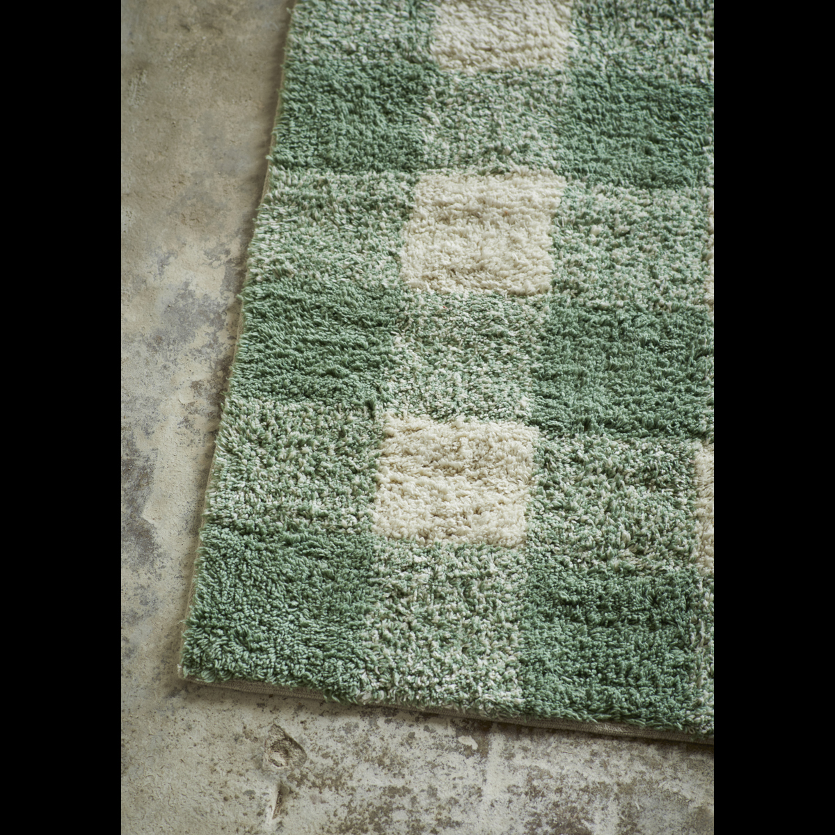 Checked tufted bath mat