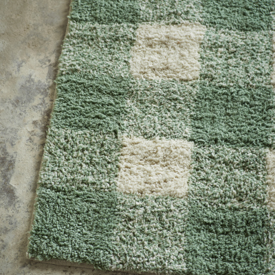 Minimal, Natural Bathroom Style Starts With the Right Bath Mat