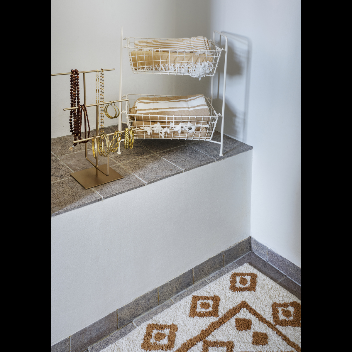 Iron rack w/ baskets Iron rack w/ baskets