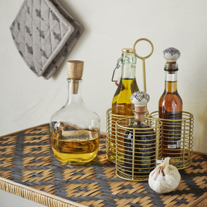 Oil bottle holder