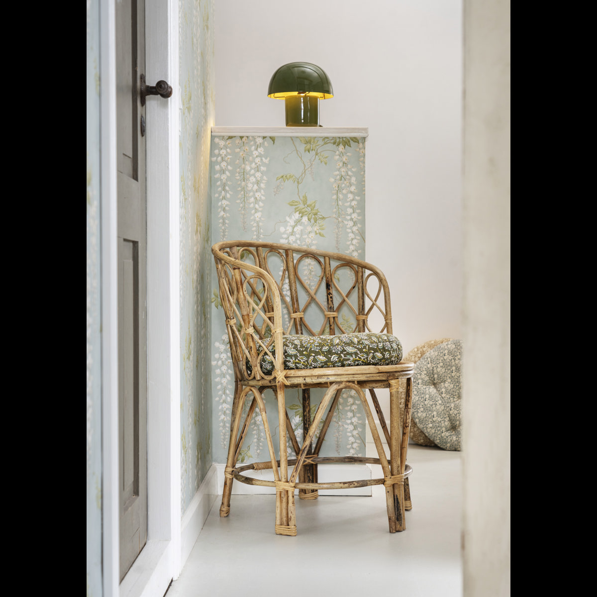 Enamel table lamp