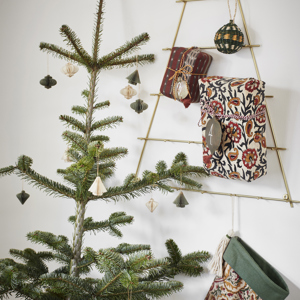 Hanging iron christmas tree