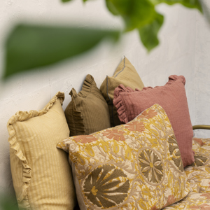 Ruffle cushion cover