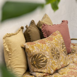 Ruffle cushion cover