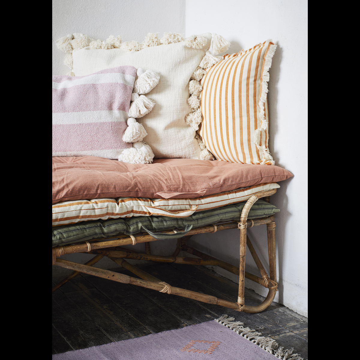 Striped cushion cover w/ fringes