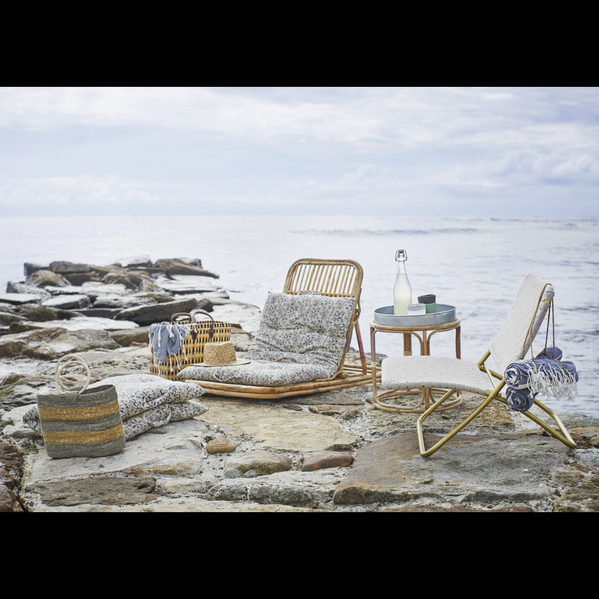 Foldable bamboo beach chair