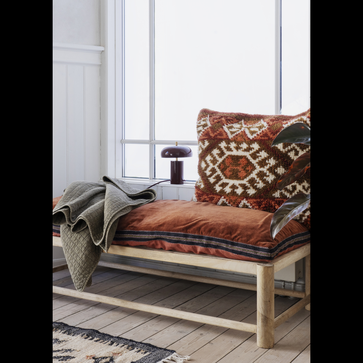 Enamel table lamp