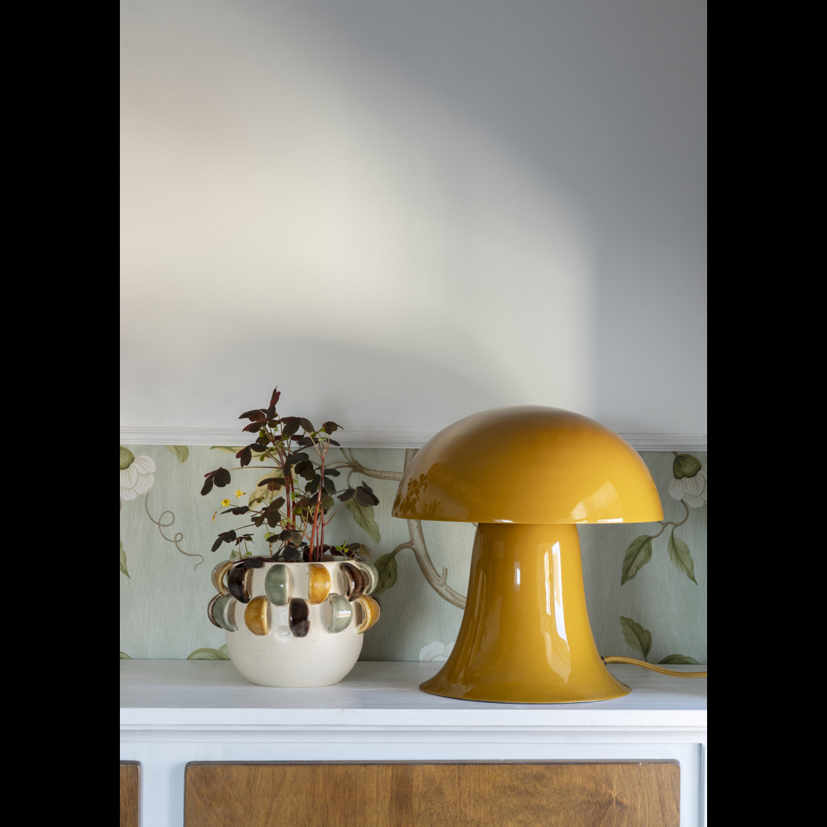 Enamel table lamp