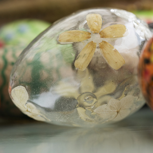 Glass easter egg w/ flowers
