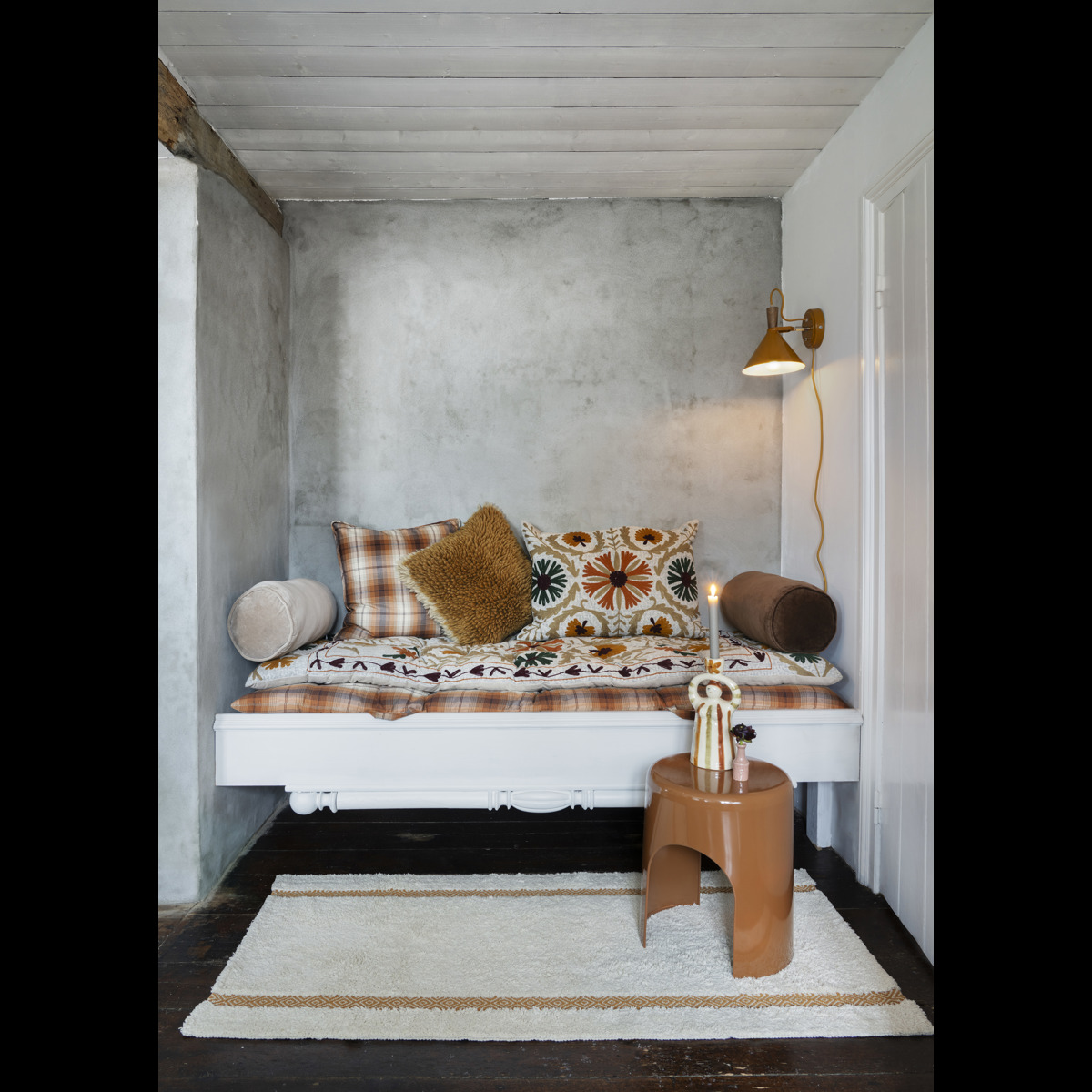 Woolen cushion cover