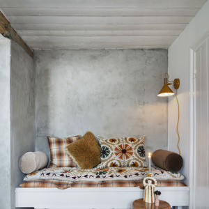 Enamel wall lamp