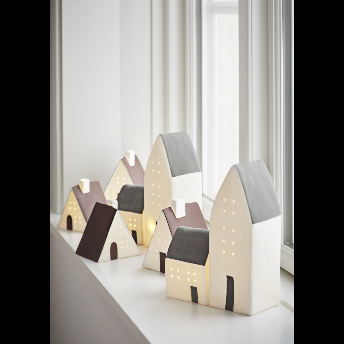 Porcelain houses w/ LED light Porcelain houses w/ LED light
