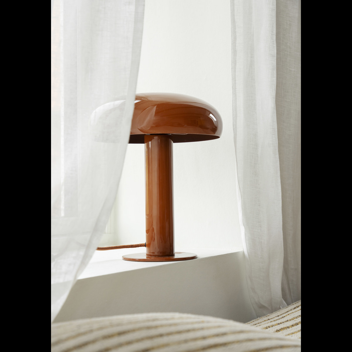 Enamel table lamp