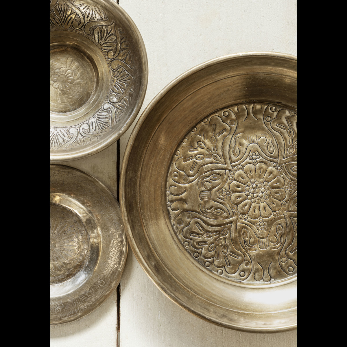 Embossed aluminium tray