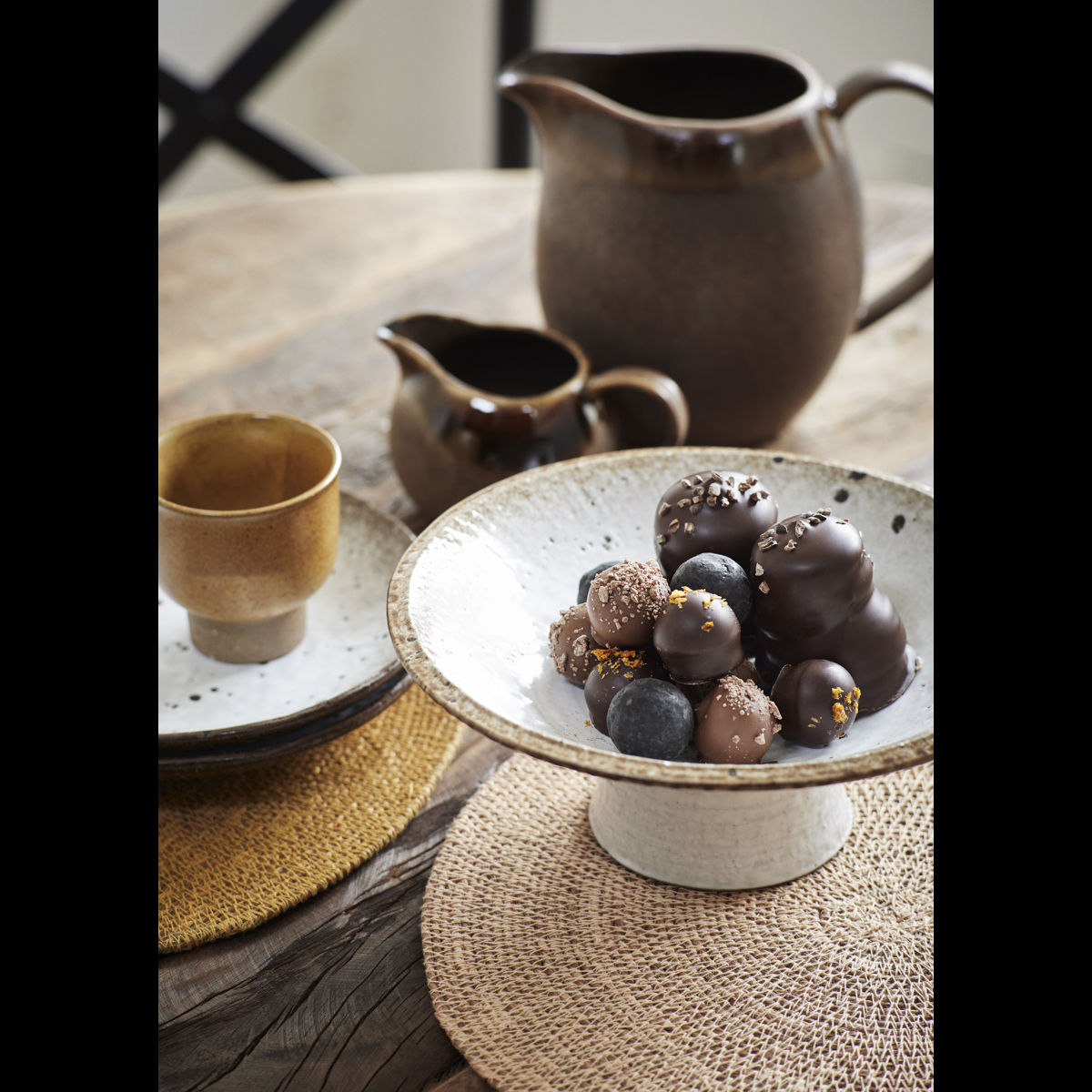 Stoneware pedestal serving dish 