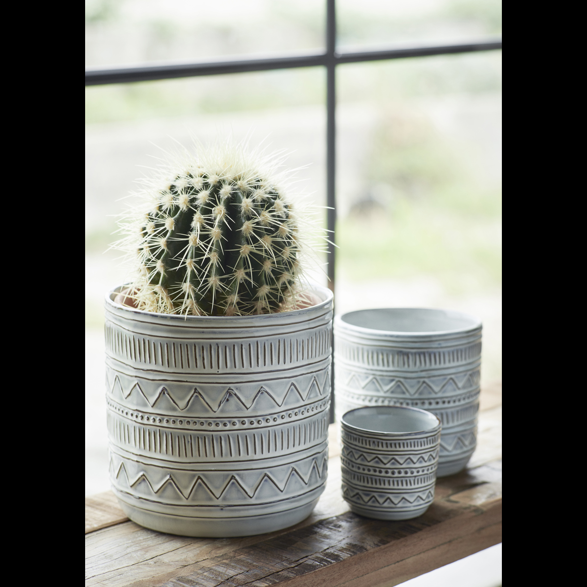 Stoneware flower pots