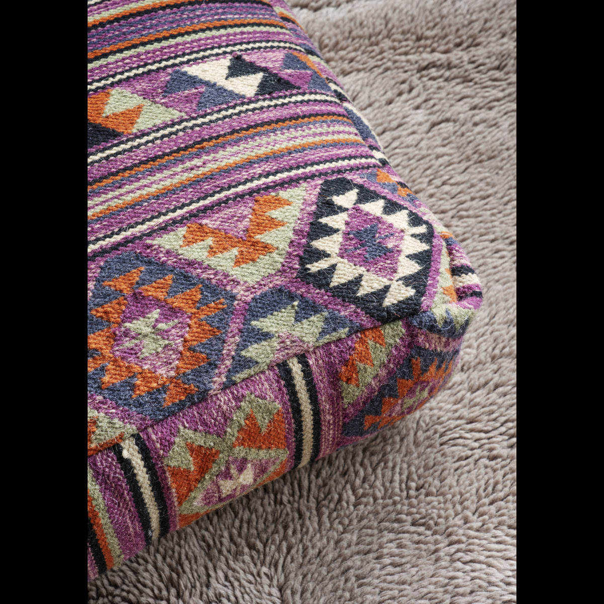 Handwoven jute pouf