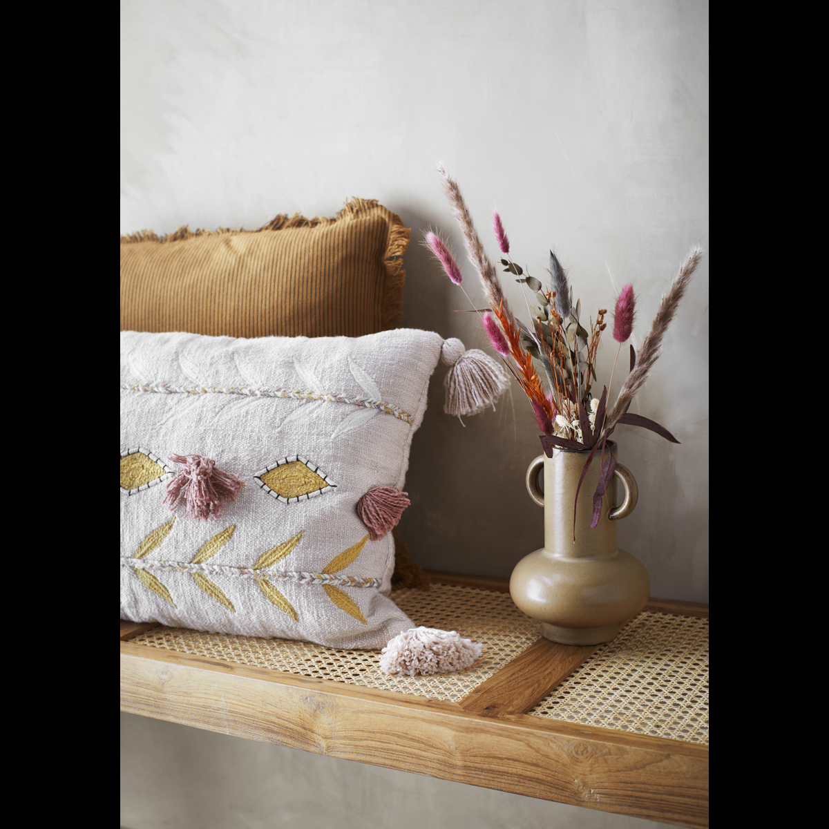 Striped cushion cover w/ fringes