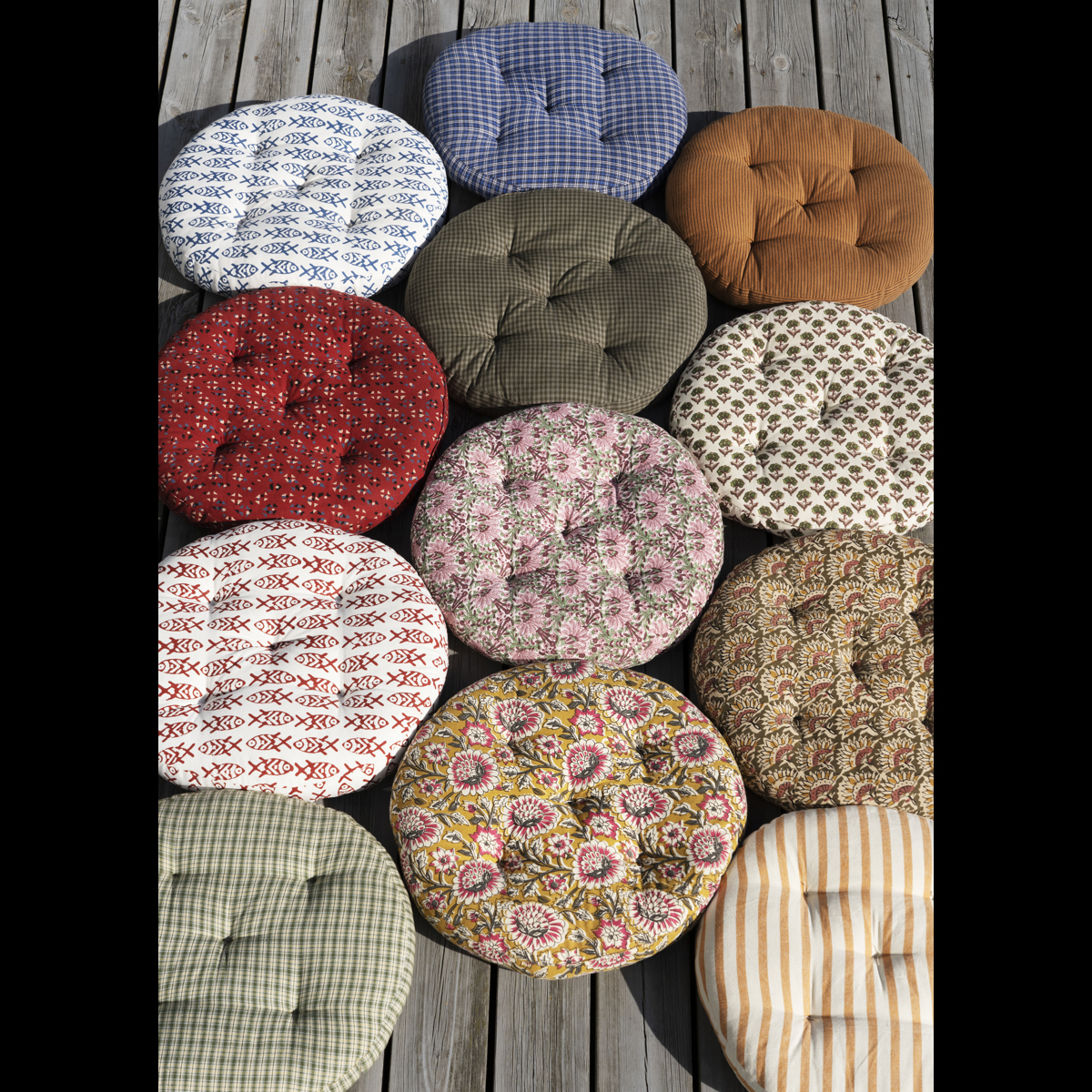 Round checked woven chair pad