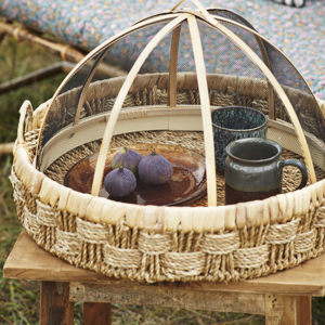 Round seagrass trays
