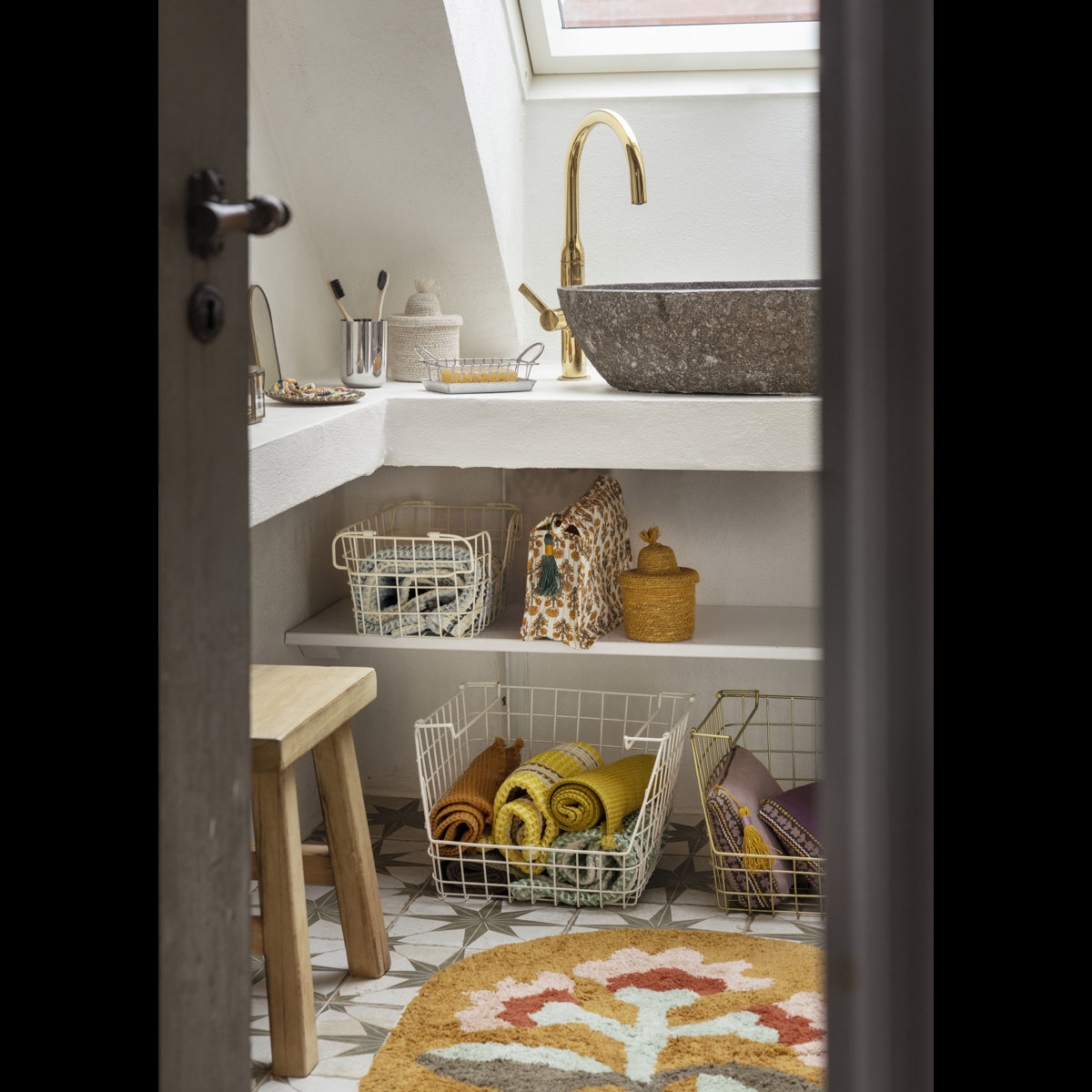Oval tufted bath mat