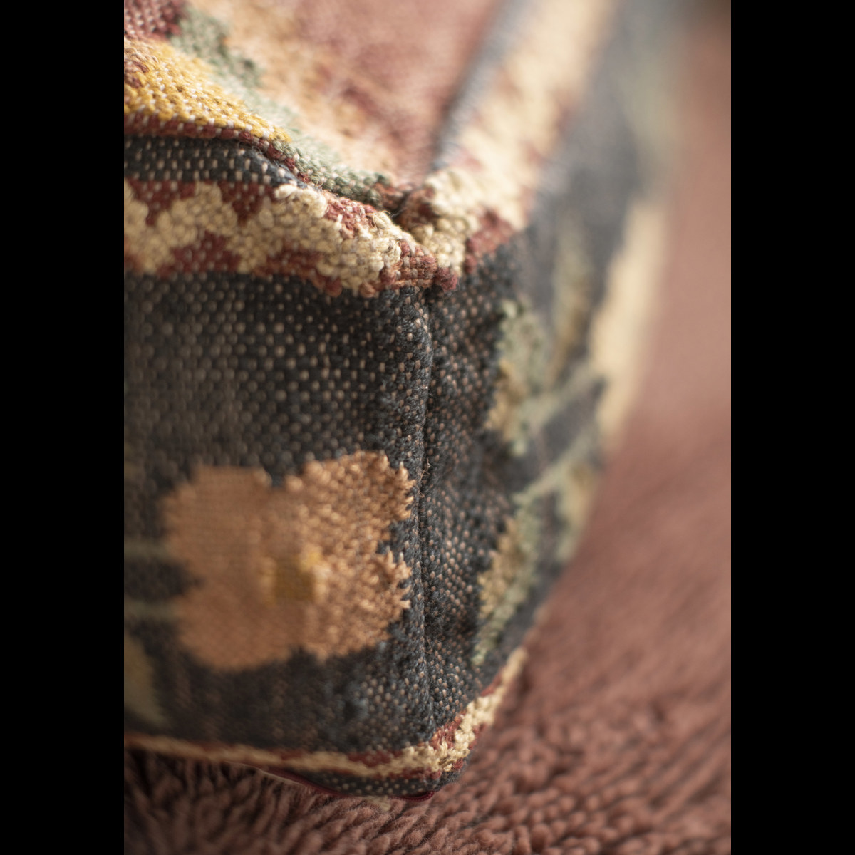 Handwoven jute pouf