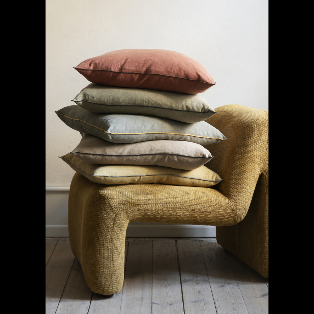 Velvet lounge chair