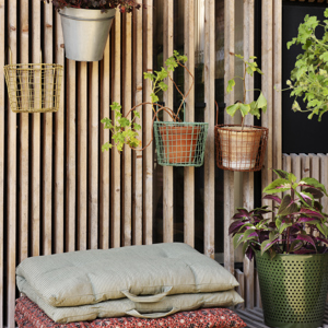 Hanging iron planter