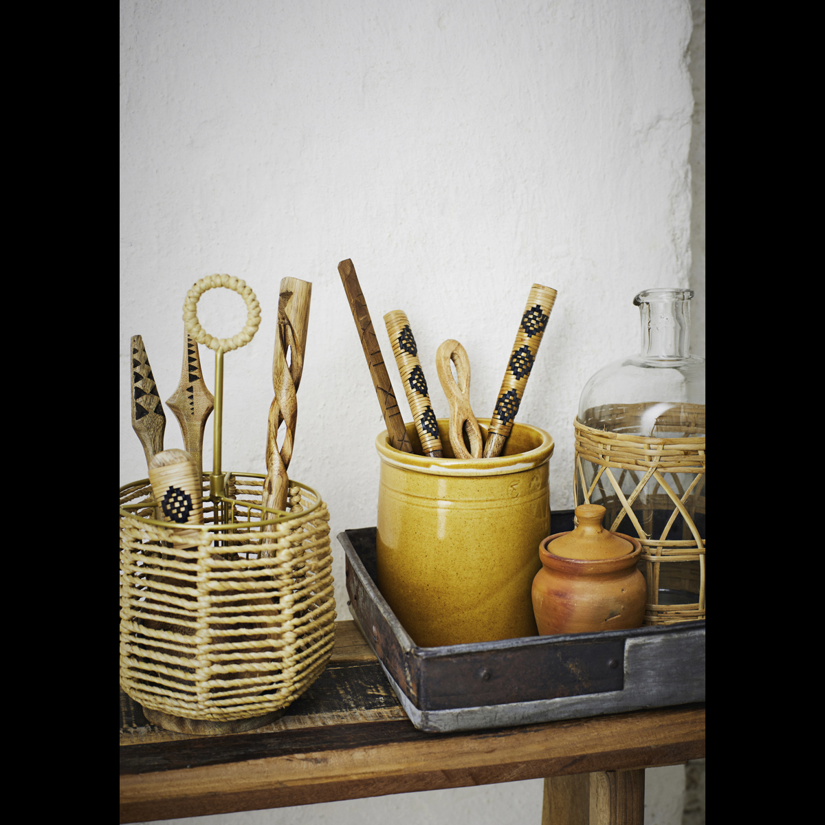 Wooden serving set w/ rattan