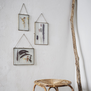 Hanging photo frame