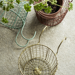 Hanging iron pot holder