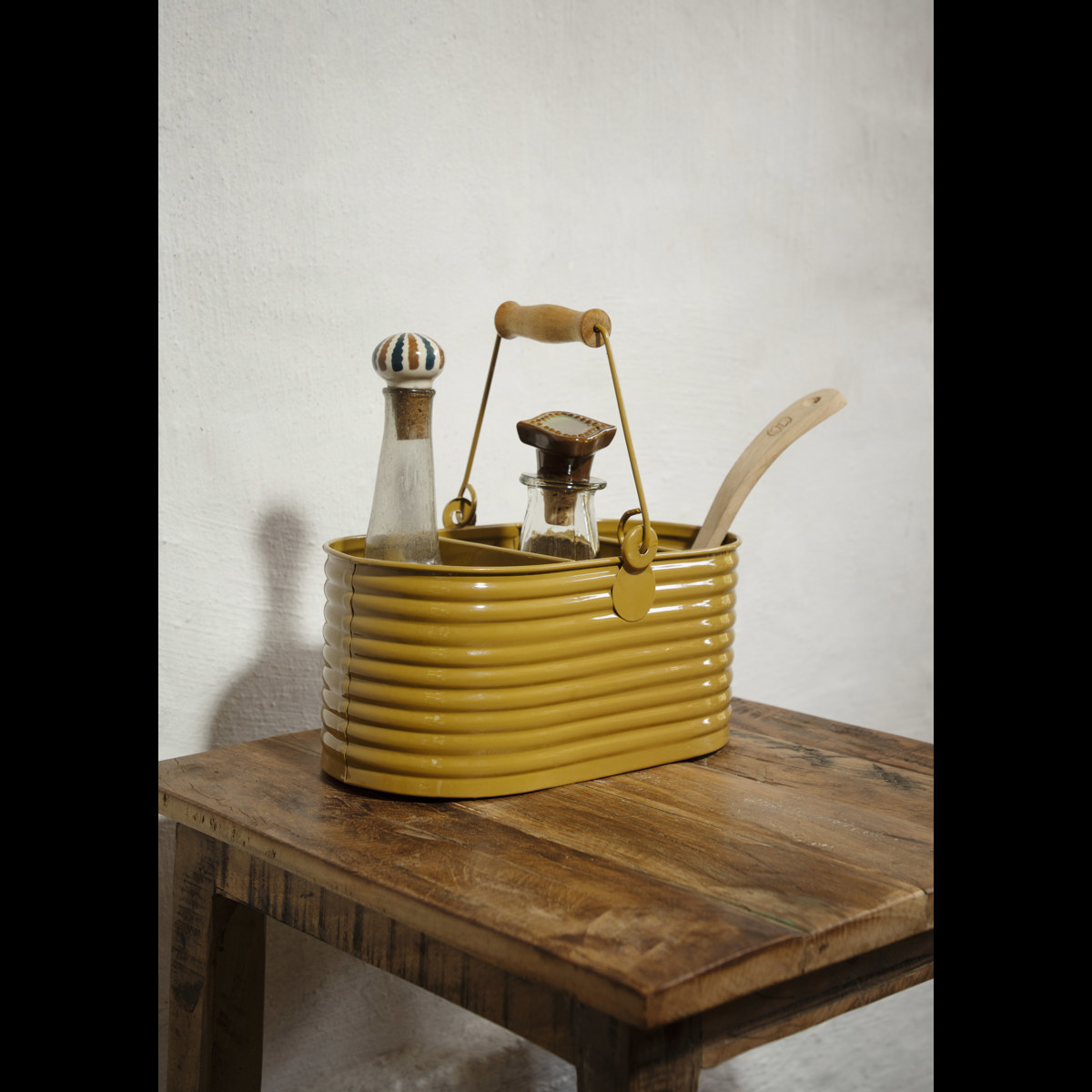 Oval iron utensil holder