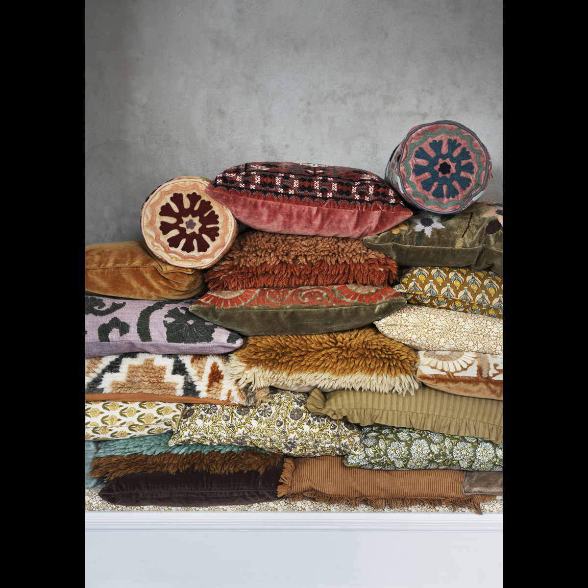 Woolen cushion cover