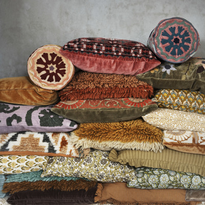 How to Choose Handmade Wholesale Products for Your Shop