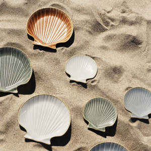 Stoneware seashell tray