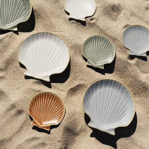 Stoneware seashell tray