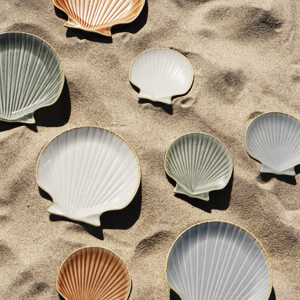 Stoneware seashell tray