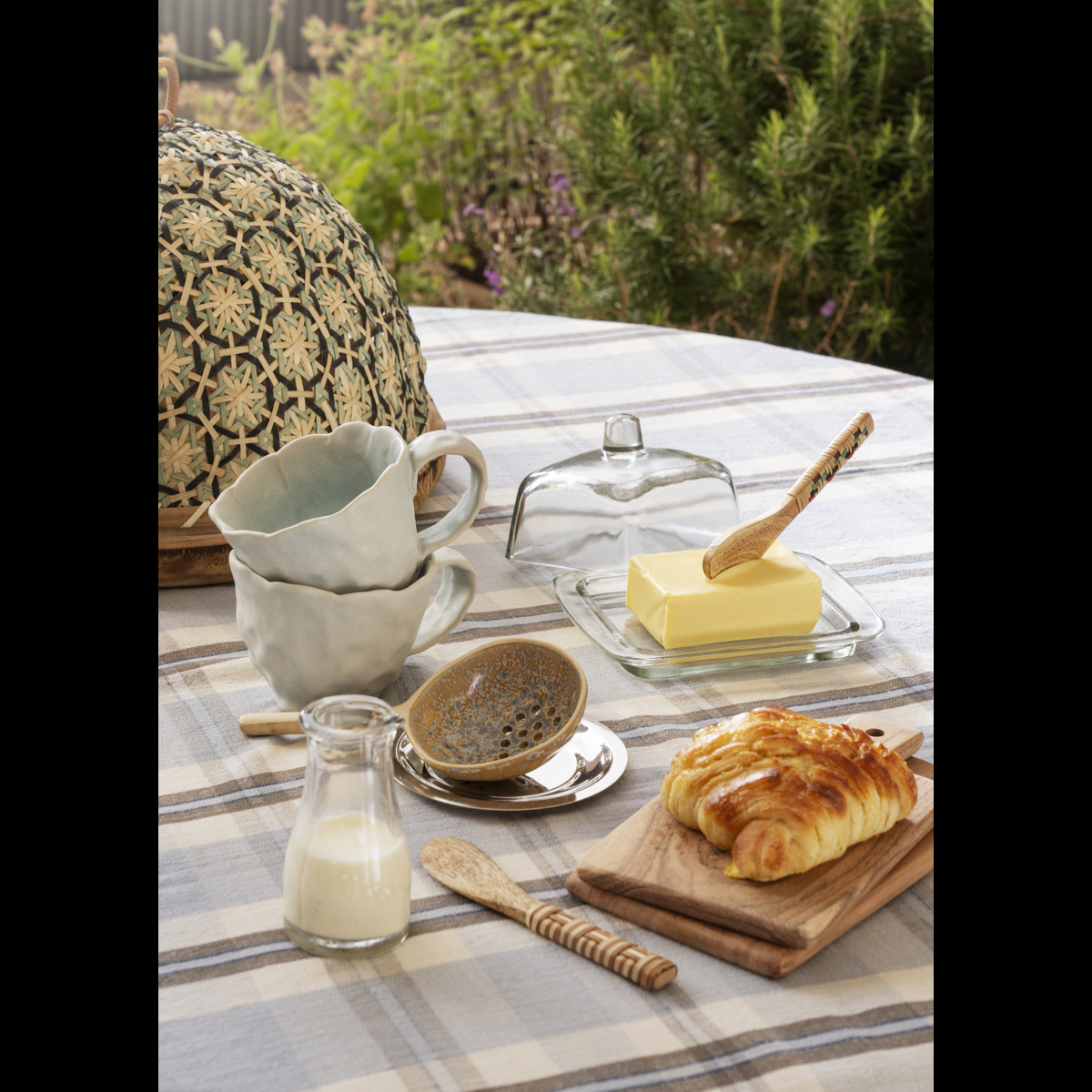 Checked cotton tablecloth