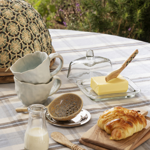 Checked cotton tablecloth