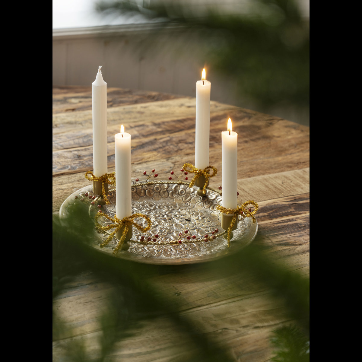 Embossed aluminium tray