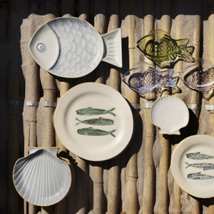Stoneware seashell tray