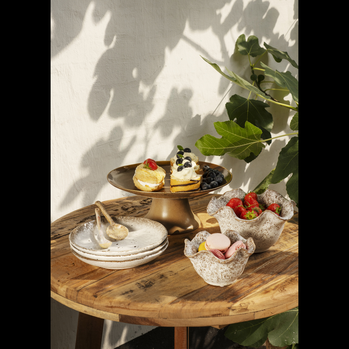 Stoneware cake plate