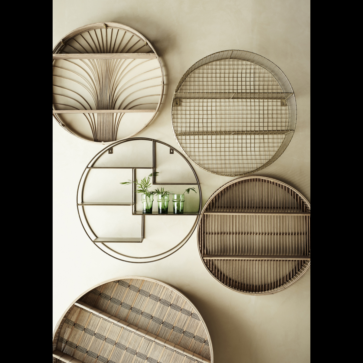 Round rattan shelf