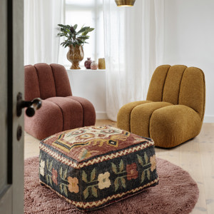 Round tufted woolen rug