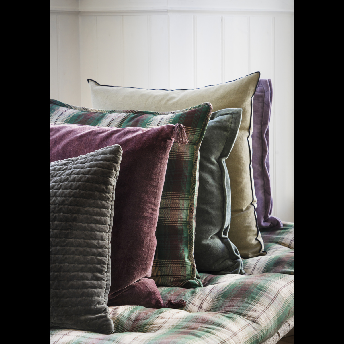 Quilted velvet cushion cover