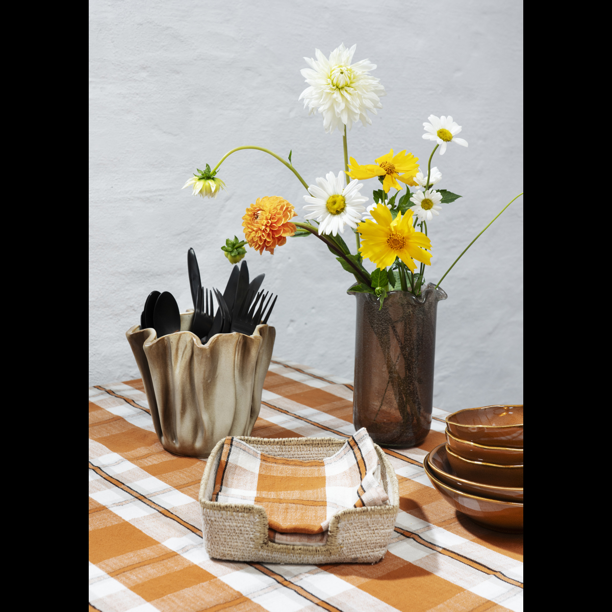 Stoneware flower pot